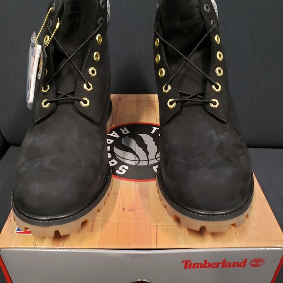 Timberland Black Boots with Gum Sole - Picture 5 of 6